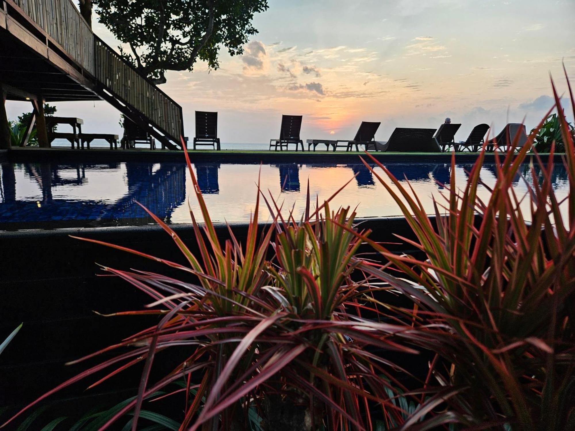 Hotel Sunsethouse Lombok Mangsit Exteriér fotografie
